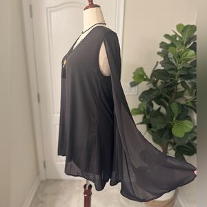 Romeo & Juliet Couture Black Sleeveless Tunic with Cape in Women’s XL